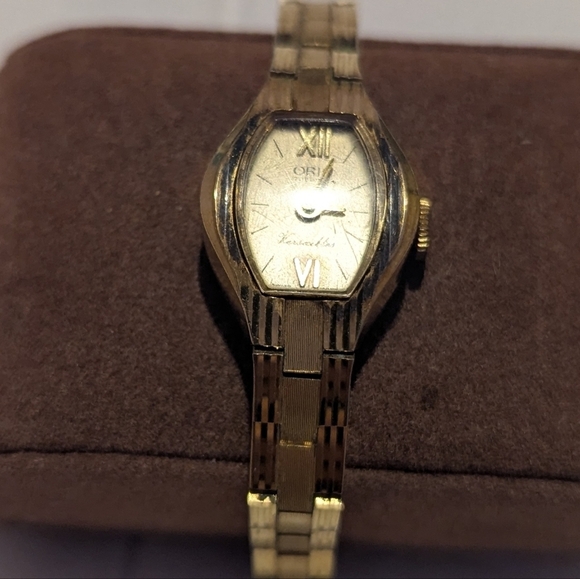 Oris Gold Timepiece with Ivory Dial - Picture 2 of 8